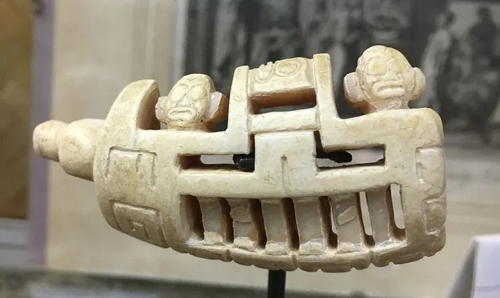 Visit of the Tahiti and her Islands Museum with a local guide.