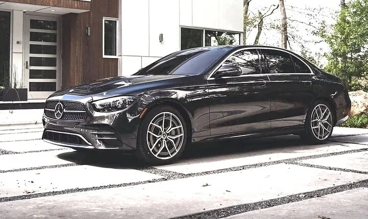 Arrival Transfer: Malaga Airport AGP to Malaga by Business Car