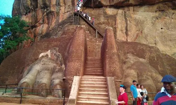 All inclusive Private day trip Sigiriya and Dambulla caves with more