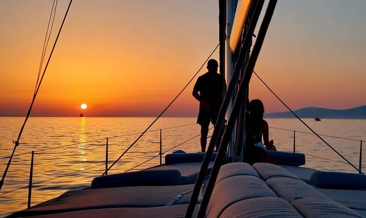 Private Sunset cruise to Rhenia&Little Venice with Mykonian Viand