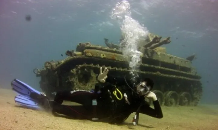 Half-Day Aqaba Glass Bottom Boat Tour – See Stunning Coral Reefs