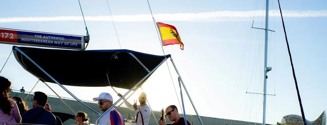 Barcelona sunset sailing experience with live Spanish guitar
