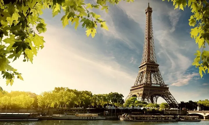 Photographer, Professional Photo Shoot - Eiffel Tower