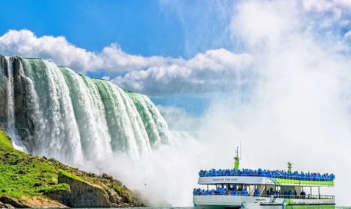 Maid of the Mist & Cave of the Winds Walking Tour