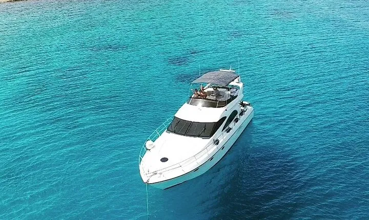 VIP Motor Yacht Charter - 17 meter - 10 Guests max - Full day