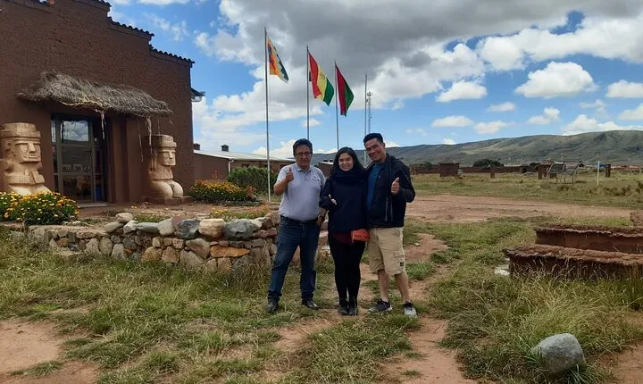 Shared visit to the Ruins of Tihuanaku with Bilingual Guide