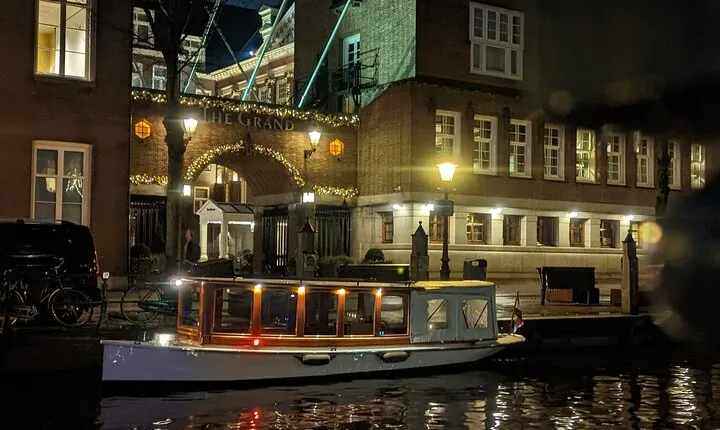 Amsterdam Light Festival Private Cruise With Welcome Drink