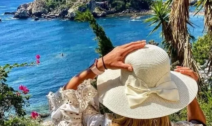 Full Day Tour of Taormina, Isola Bella and Messina