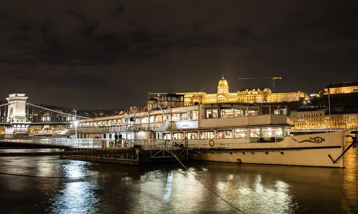 10PM Budapest Danube Cruise with Live Music & Food or Drinks