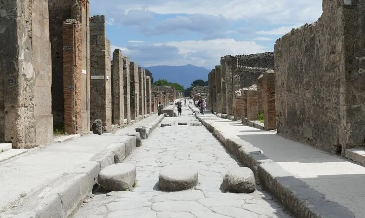 Pompeii and Herculaneum with Wine Tour