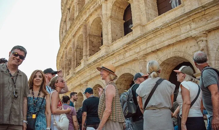 VIP Colosseum, Palatine Hill and Roman Forum Small Group Tour