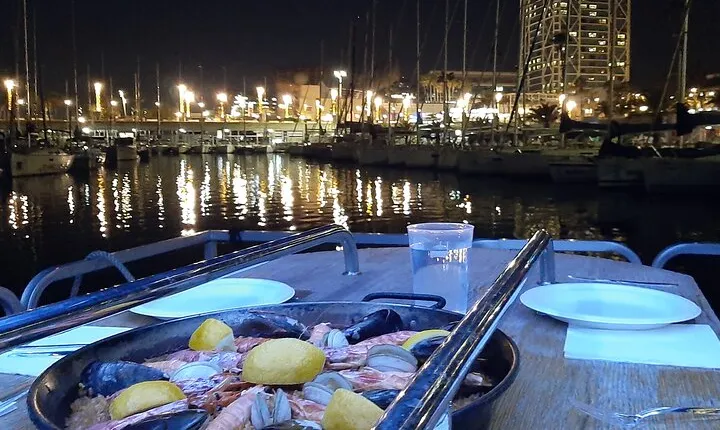 Valencia Evening Cruise with Dinner and Drinks