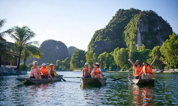 Ninh Binh: The best of Hoa Lu, Hang Mua Hiking, Tam Coc Boat Tour