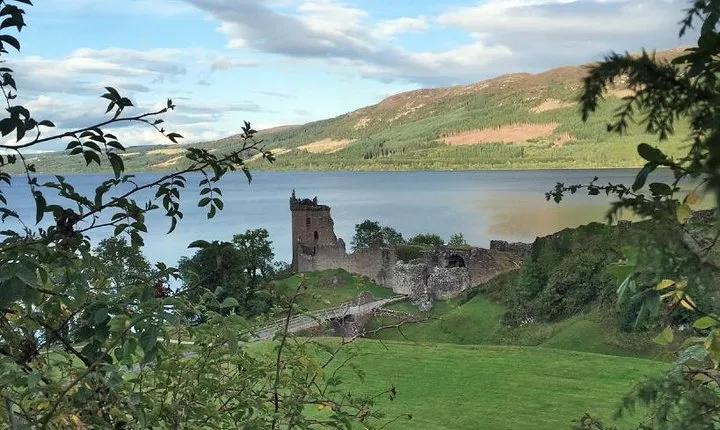 Urquhart Castle, Loch Ness Centre, Gin, Outlander sites