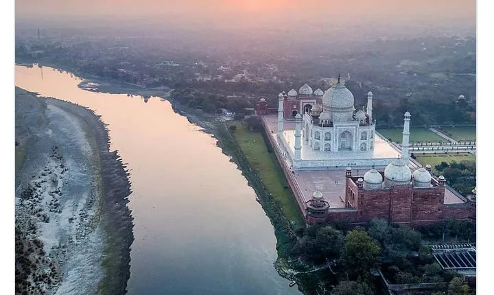 Taj Mahal Sunrise/Sunset Trip by car from Delhi to Delhi