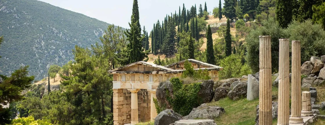 Delphi full-day tour with museum and Arachova Village visit