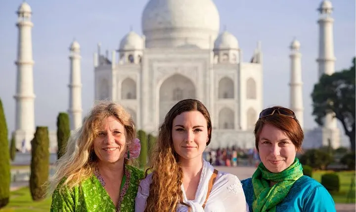 Taj Mahal Skip-the-line ticket & Guided Tour in Agra