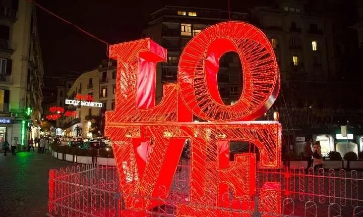 Valentine's Day Romantic Tour in Naples