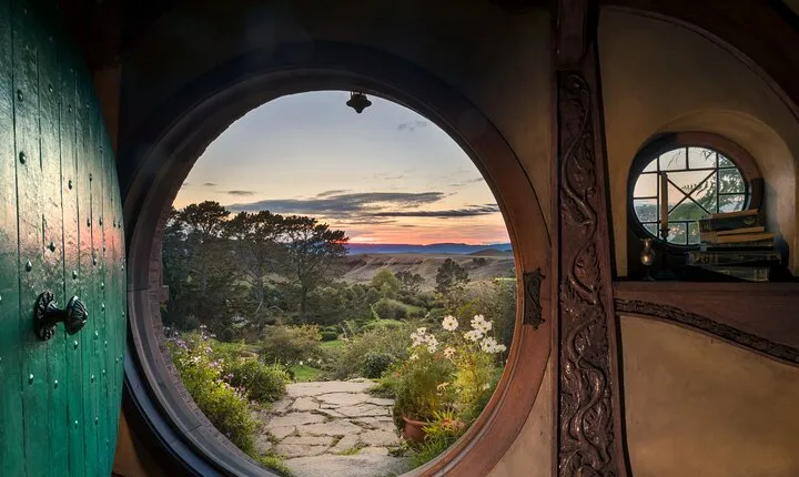 Hobbiton Day Tour from Rotorua with lunch at Hobbiton