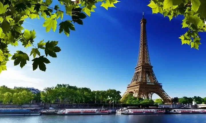 Private: Eiffel Tower Summit/All Floors Guided Tour by Elevator