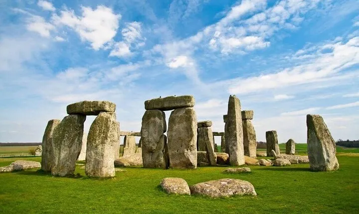 Enjoy a private day tour to Stonehenge and Bath from Southampton