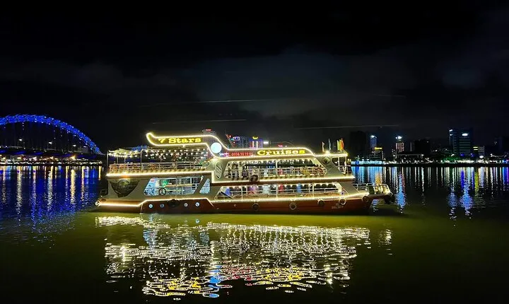 Private Da Nang Night Tour with River Cruise and Night Market