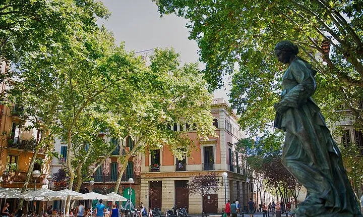 Gracia Village Private Walking Tour