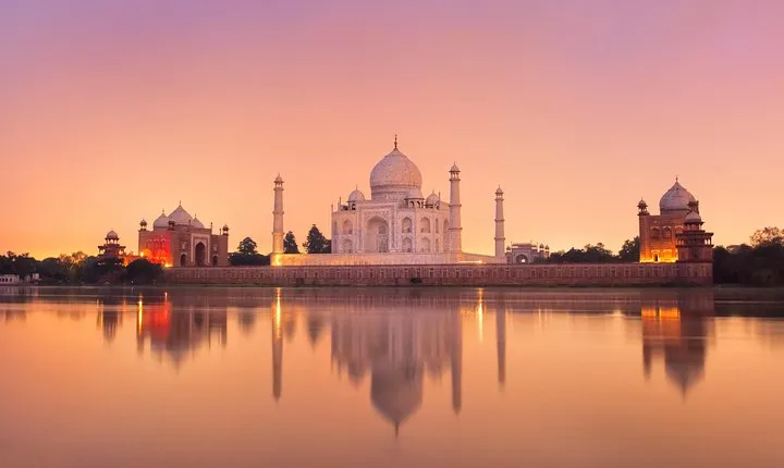 From Delhi: Taj Mahal Sunrise Tour by Car