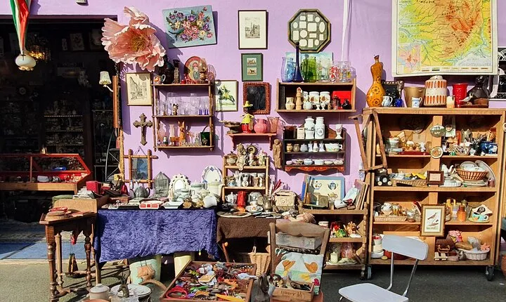 Private shopping tour at the Paris Antique Flea Market