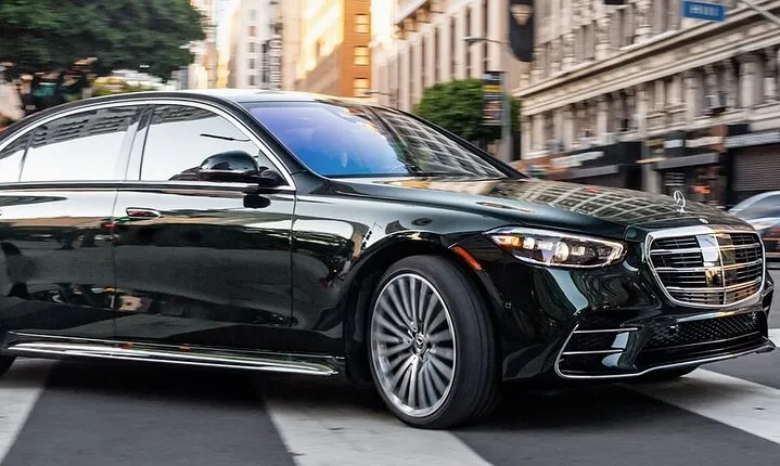 Private Transfer: Nice Airport NCE to Cannes in Luxury Car