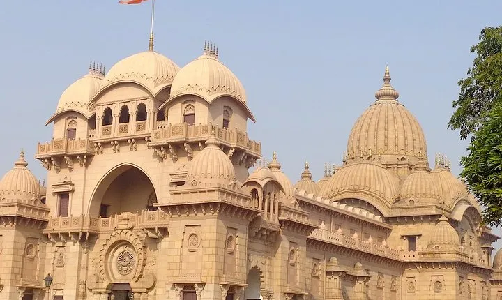 Kolkata tour in private car with guide & lunch for immersive cultural experience
