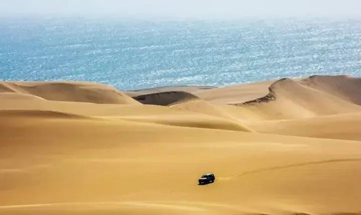 Jeep 4x4 Safari Atlantic Ocean & Desert Dunes with Berber Lunch