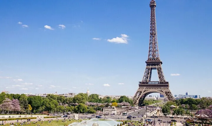 Eiffel Tower Access to the 2nd Floor by Lift with Summit Option