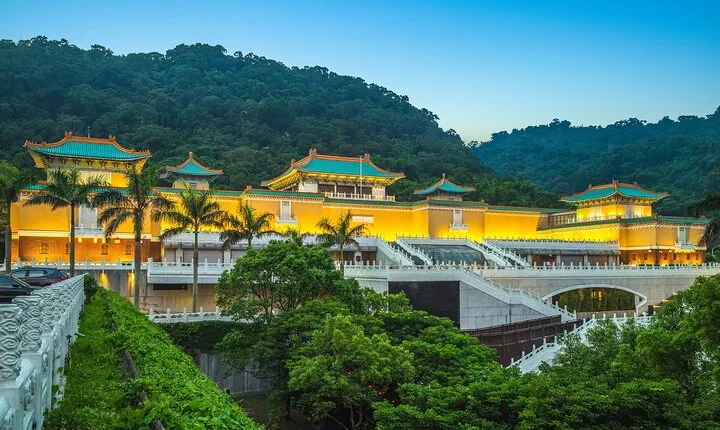 Tickets to National Palace Museum + Taipei City Private Tour 6H