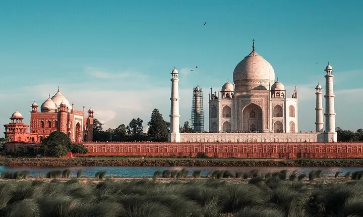 Day Trip to The Taj Mahal and Agra from Delhi by Train