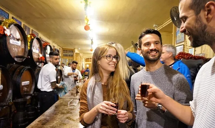 Flamenco, Tapas and Wine Tour: Best of Málaga in one Evening