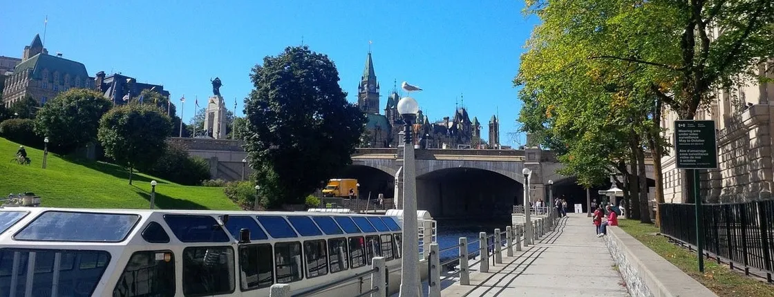 'Discover the Capitol' 2-day hop-on hop-off bus tour in Ottawa