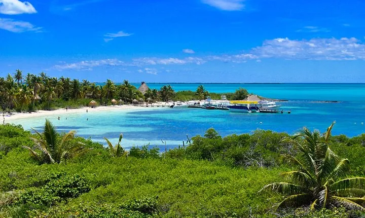 Beach Escape: Isla Contoy and Isla Mujeres with Snorkeling.