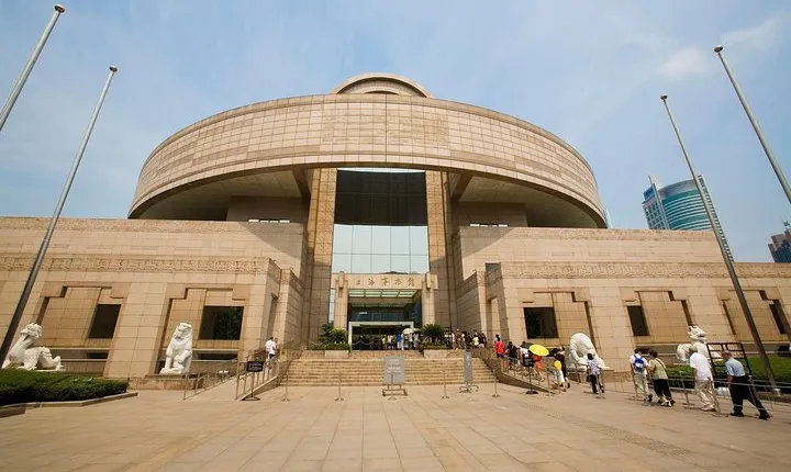 Private Tour with the Bund, Shanghai Museum, Circus World, Nanjing Road and More