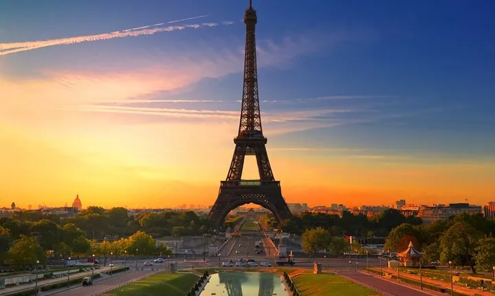 8-hours VIP Private Sightseeing and Shopping Tour in Paris
