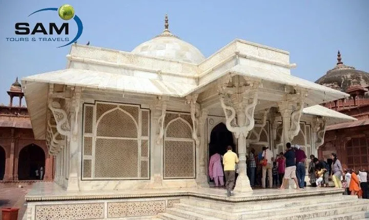 Taj Mahal Tour from Delhi by Vande Bharat Express