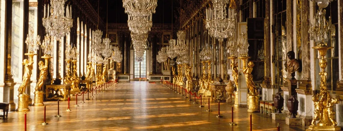 Palace of Versailles and the Trianon with transportation from Paris