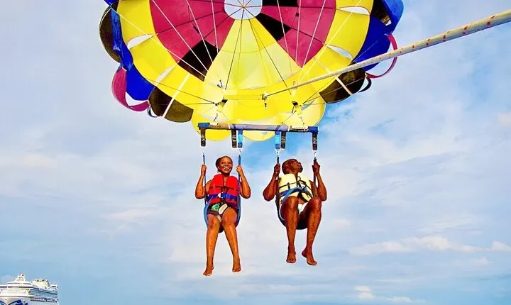 Private Bali Romantic Couple Tour with Parasailing Adventure