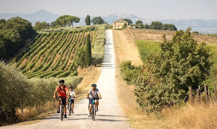Cortona - eBike tour and wine tasting in the Val di Chiana [+40€]
