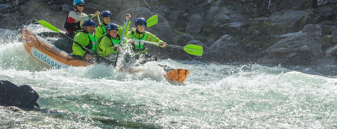 Whitewater rafting in the Raundal river