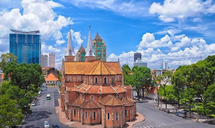 Saigon in a Day: Ho Chi Minh City Sightseeing and Night Food Tour