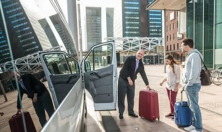 Long Beach private transfer to or from Universal Studios.