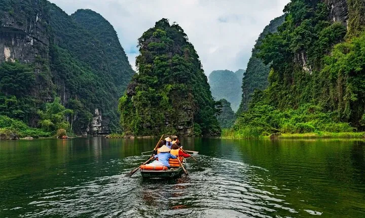 Ninh Binh Luxury 1 Day Tour ( Small Group With Limousine Bus)