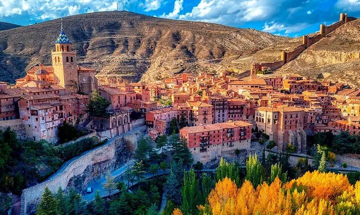 Full-Day Private Scenic Tour in Albarracín and Cuenca from Madrid
