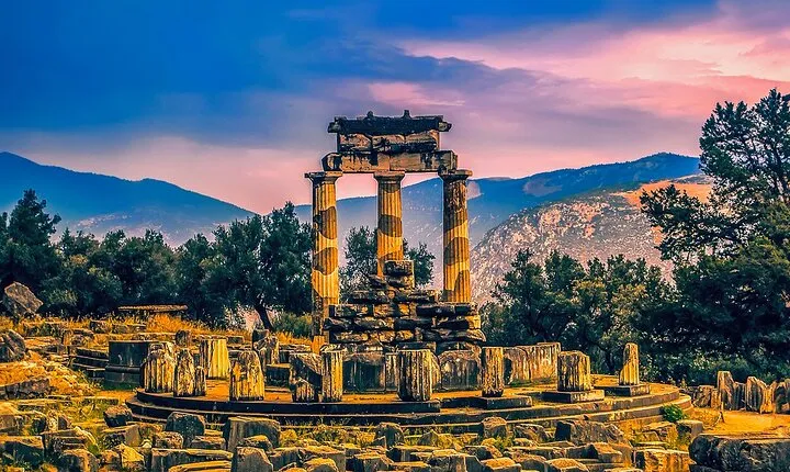 Private Day Tour From Athens to Delphi & Nymphs Cave, TREK